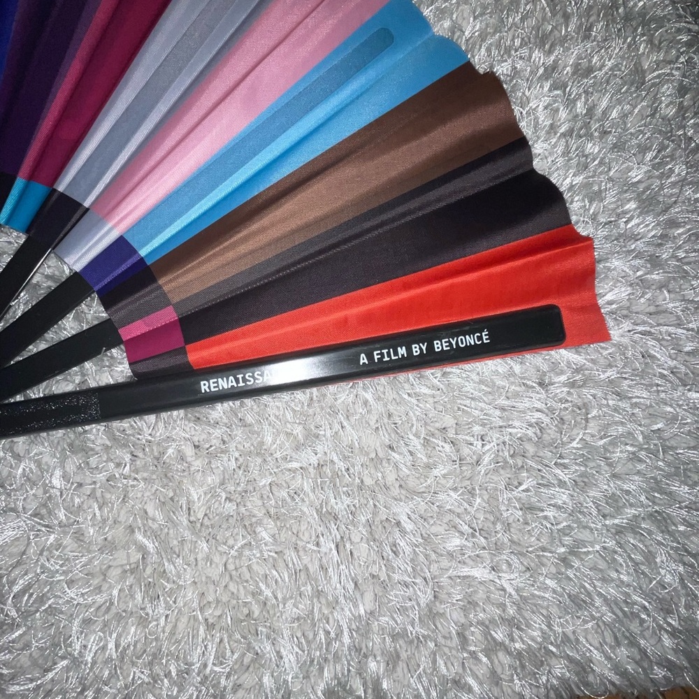 Beyonce Renaissance Movie Merchandise COZY Fan 2023 - Picture 5 of 7